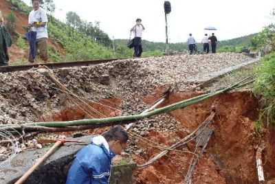 王海涛:应急谋远结合抓好防汛救灾重建