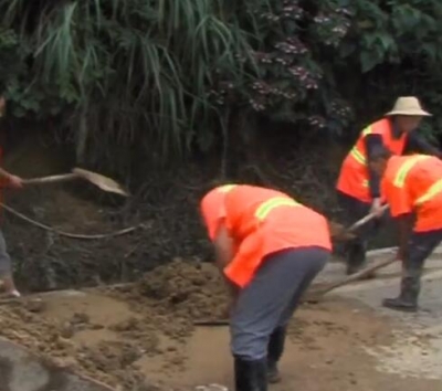 视频 | 宣恩：全力以赴确保滑坡地段道路畅通