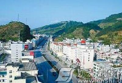 刘芳震调研咸丰经济社会发展