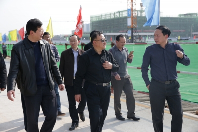 刘芳震到州经济开发区调研时要求 提升聚集能力 勇当开发区发展龙头 