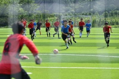 足球进课堂 山区青少年圆梦绿茵场