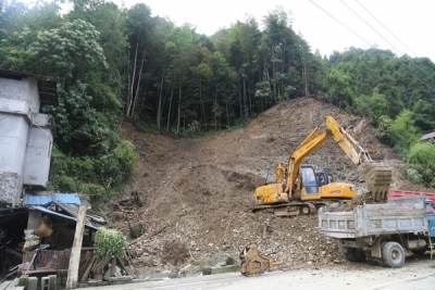 邓正平赴利川市检查指导抗灾救灾工作