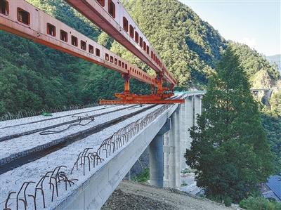 巴东：巴野公路建设酣