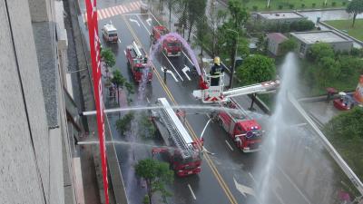 恩施州消防部门开展城市综合体跨区域灭火救援实战演练 