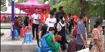 视频 | 大学新生报到 生活费该给多少
