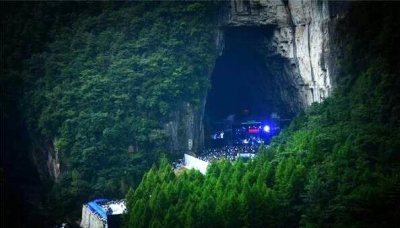 中国第一摇滚音乐节首次溶洞举办 利川连嗨三天