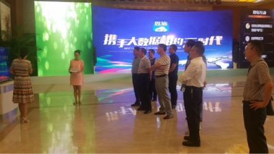 恩施州委办公室组织干部职工到“云上恩施”体验馆参观学习