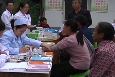 视频 | 义诊活动走进村 咸丰老寨村贫困户住院“费用全免” 