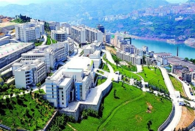 刘芳震调研巴东易地搬迁和环保工作