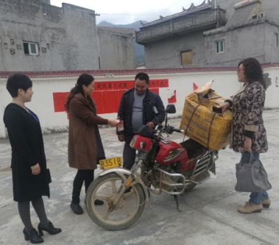  建始县妇联开展重建家园走访慰问活动