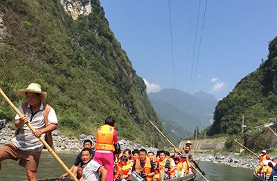 游客点赞巴东女人谷、神农溪美景： “青山绿水，让人神清气爽!”