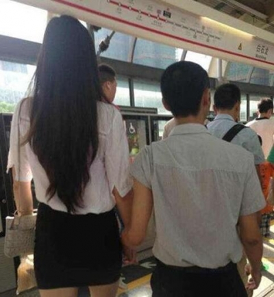 段子丨在地铁看到这一对 我仿佛又相信爱情了