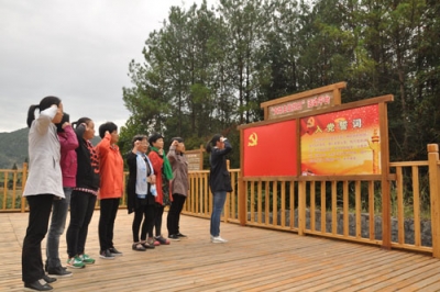 州妇联红色教育基地实地学习王光国精神