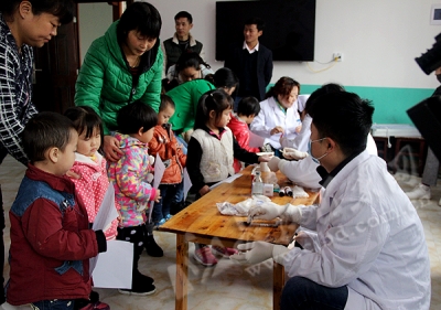 巴东 | 妇幼卫计中心“义诊专列”开到家门口