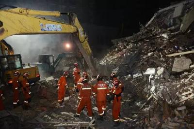 快讯 | 温州民房倒塌已致22人遇难 生死瞬间父母救女