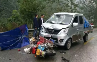 来凤 | 医生夫妻在车祸现场抢救伤者