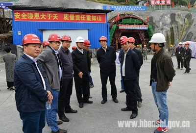 省交投集团董事长张嗣义调研督办恩建高速项目 