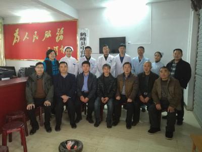 恩施州林业局在鹤峰韭菜坝开展精准扶贫  为群众解难事活动