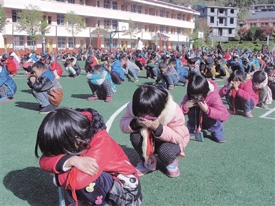 咸丰 | 坪坝营中心小学进行消防应急演练 5分钟全部撤离