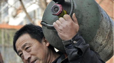 巴东 | 震惊了!液化气站旁工作人员竟敢用明火