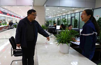 恩施州发改委领导到发改窗口调研指导工作