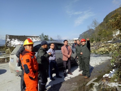 建始县领导实地督办交通电力雨雪灾后恢复工作 