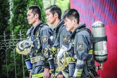 建始 | 爆料！“铁军警队” 平均年龄只有33岁呦
