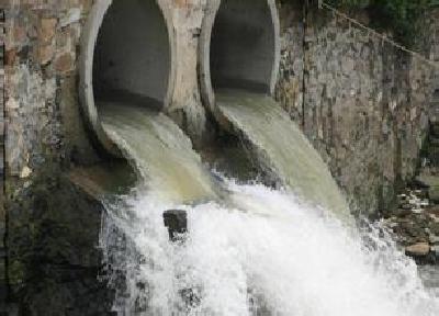 鹤峰加快进行城区14个排污口整治工作