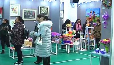 恩施市中等职业技术学校举办师生艺术作品展