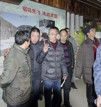 恩施州商务技工学校到建始店子坪村开展“主题党日”活动