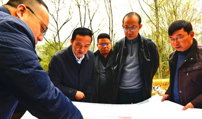 恩施市领导到恩施市龙洞河五峰山调研城市公园规划情况 