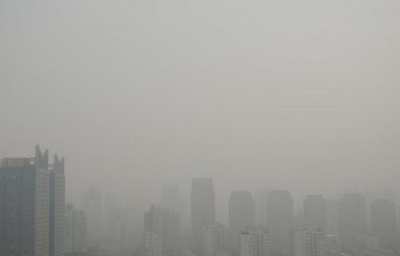 中国42座城市拉响空气污染警报 13日起将缓解