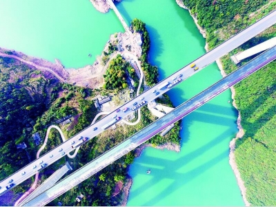 恩施“天路”串美景 旅游助力精准扶贫