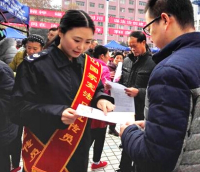 利川市积极开展“12·4”国家宪法日暨法制宣传日活动