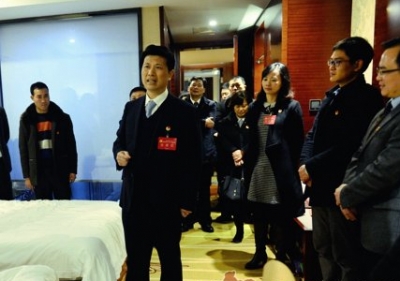 刘智勇习覃等县领导到各代表团驻地看望与会代表