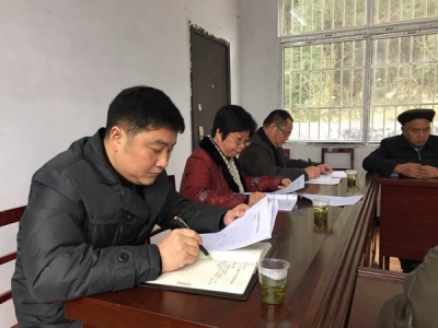 州委常委、常务副州长周静到咸丰县白岩村走访慰问