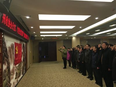 坚持活动与工作两不误