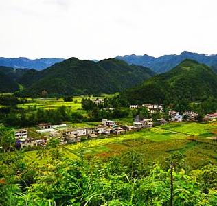 恩施龙凤镇的龙凤调：湖北武陵山贫困镇的4年脱贫曲