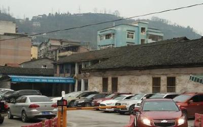 恩施 | 停车收费新规“形同虚设” 市民不知政策收费照旧