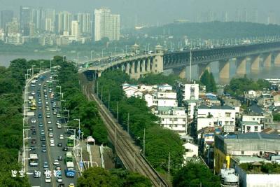 湖北多项科技成果领跑全球 汉产激光器打破国外垄断