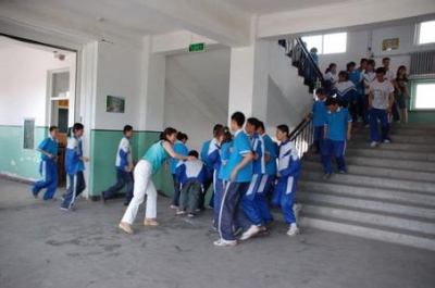 鹤峰 | 部门联动筑牢校园安全网