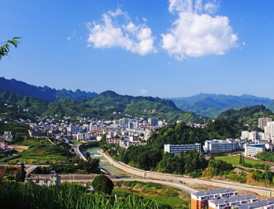 宜昌市五峰县纪委组团到鹤峰考察违规整酒治理和巡察工作