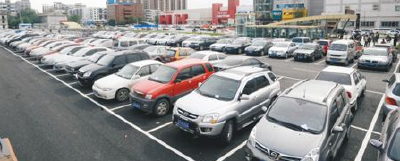 州城35家停车场实行30分钟免费停车