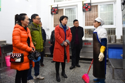 恩施市领导赴学校调研春季流行性疾病防控工作