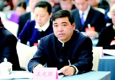 湖北日报 | 聚焦全国两会：“愚公支书”修通信息高速路