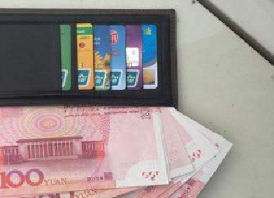 鹤峰 | 老板好样的!开车追赶10公里寻钱包失主还谢绝感谢费