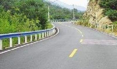 巴东建好农村“四好路”  把好生命安全关