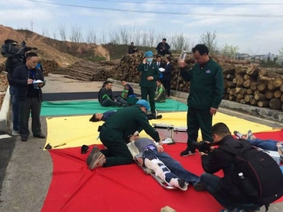 建始一客车侧翻？NoNoNo！到底发生了什么！？