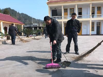 咸丰县唐崖镇社区服刑人员“志愿者”服务走进敬老院