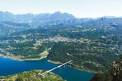 巴东召开县政府常务会 研究12项议题